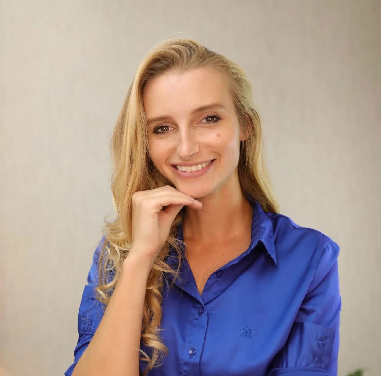 Retrato da Dra. Fabiane Bostelmann sorrindo
